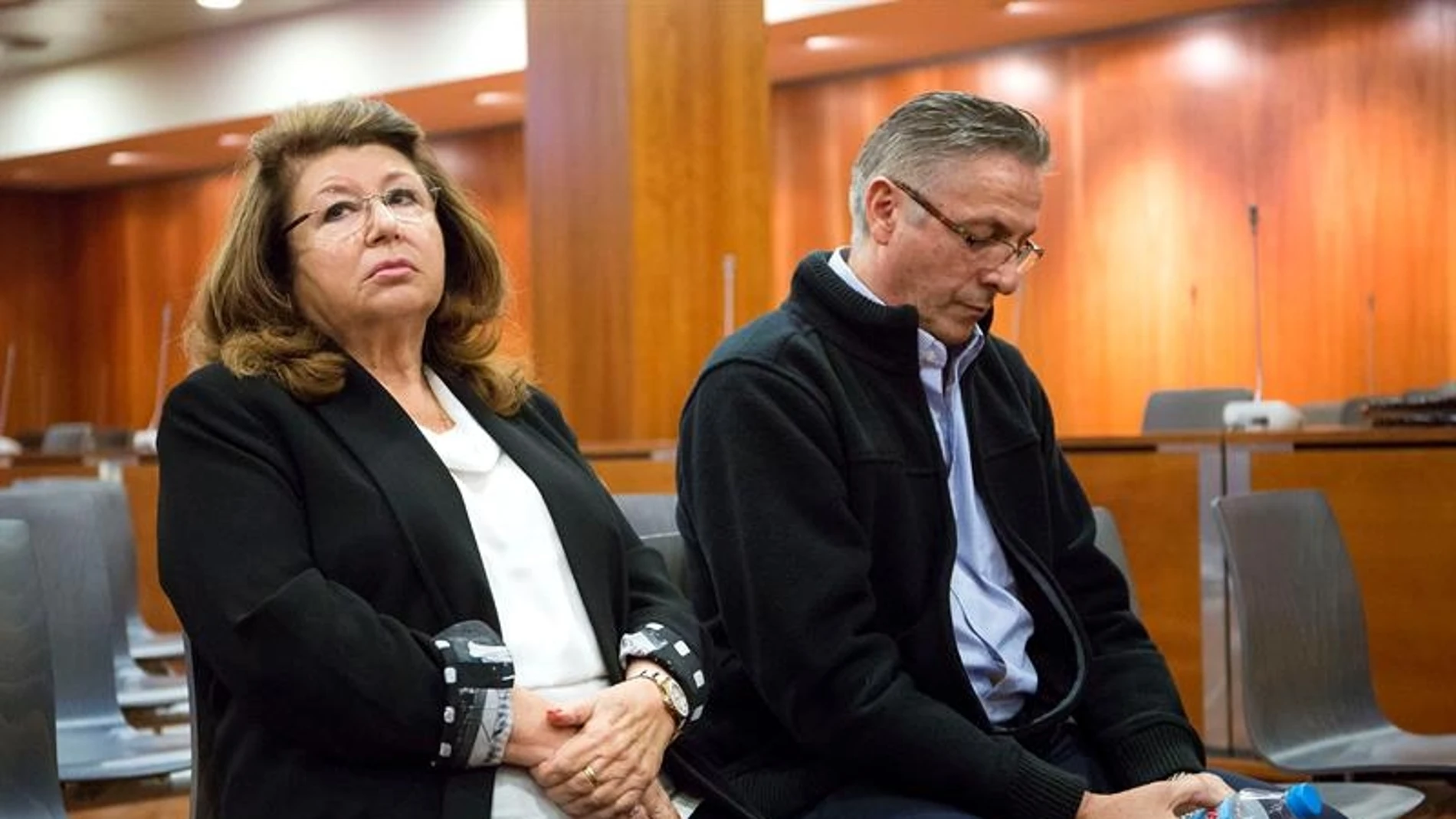 La presidenta de la protectora Parque Animal de Torremolinos (Málaga), Carmen Marín, junto al otro procesado, Felipe Barco La presidenta de la protectora Parque Animal de Torremolinos (Málaga), Carmen Marín, junto al otro procesado, Felipe Barco