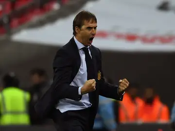 Lopetegui celebra un gol de la selección española de fútbol Lopetegui celebra un gol de la selección española de fútbol