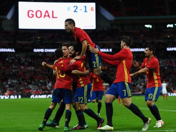 Los jugadores de la Selección celebran un gol