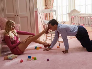 Margot Robbie y Leonardo DiCaprio en 'El Lobo de Wall Street' Margot Robbie y Leonardo DiCaprio en 'El Lobo de Wall Street'