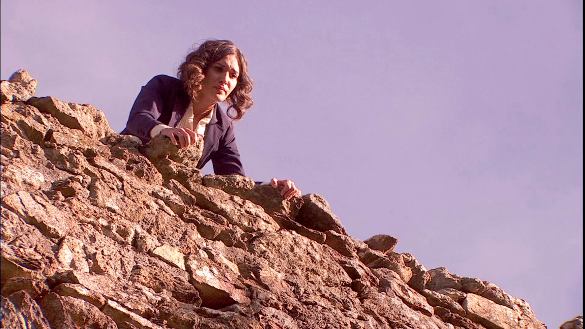 Camila acaba con la vida de N&eacute;stor por amor a Hernando