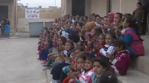 Frame 2.126217 de: Mosul recupera la normalidad en las zonas reconquistadas por el ejército Frame 2.126217 de: Mosul recupera la normalidad en las zonas reconquistadas por el ejército