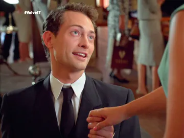 Carlos vuelve a pedirle matrimonio a Ana para casarse cuanto antes Carlos vuelve a pedirle matrimonio a Ana para casarse cuanto antes