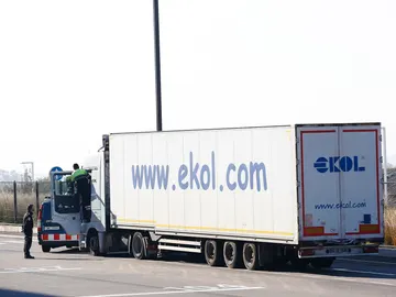 El camión que transportaba a los inmigrantes El camión que transportaba a los inmigrantes