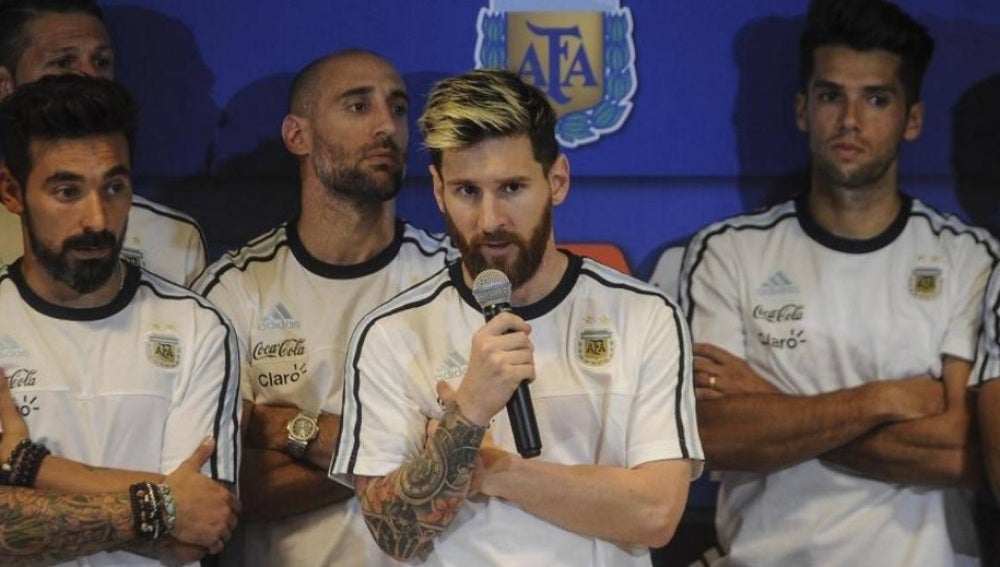 Messi comparece ante la prensa para anunciar el veto a los medios