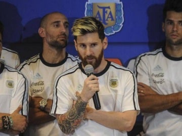 Messi comparece ante la prensa para anunciar el veto a los medios