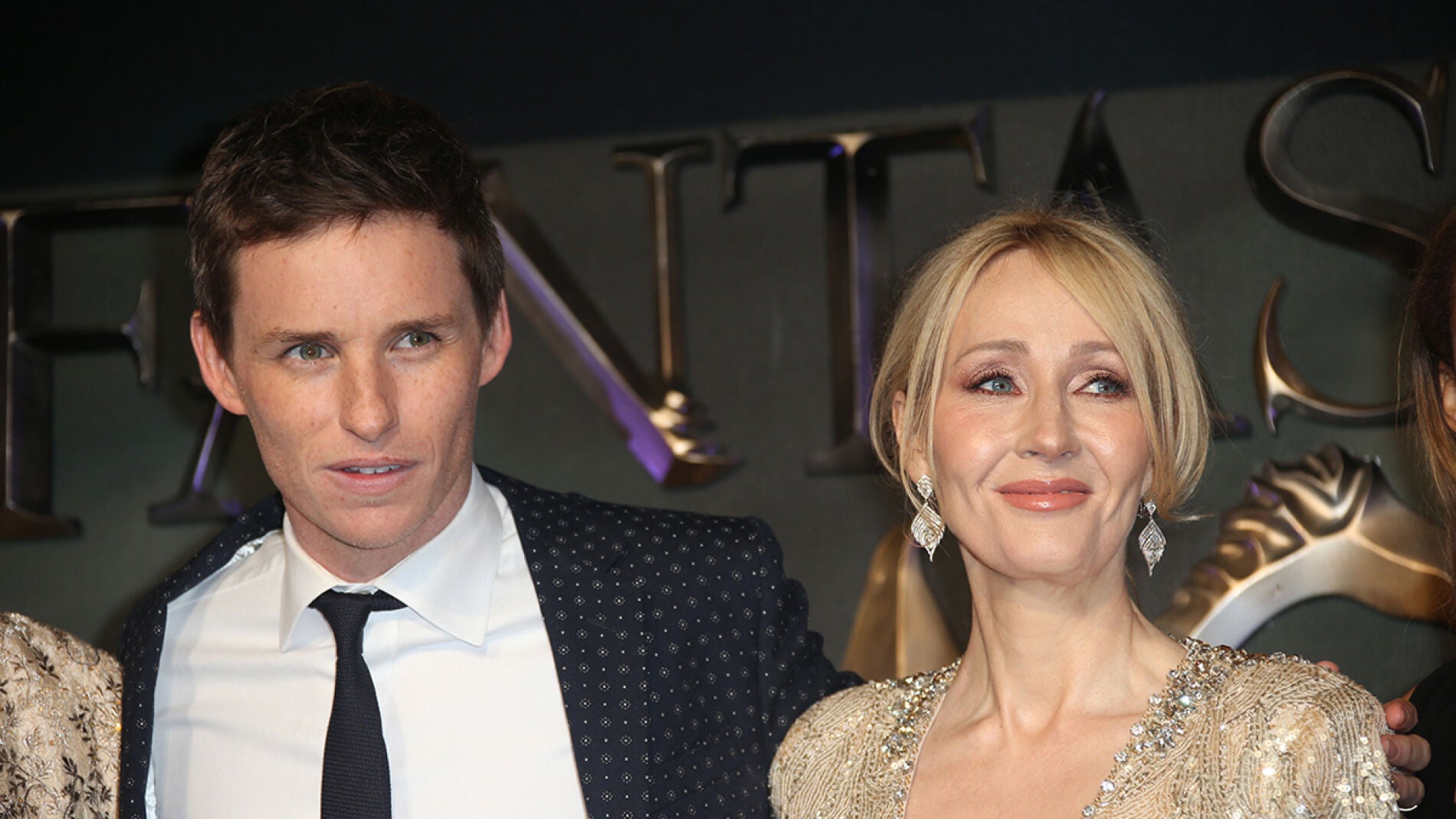 Eddie Redmayne junto a J.K. Rowling