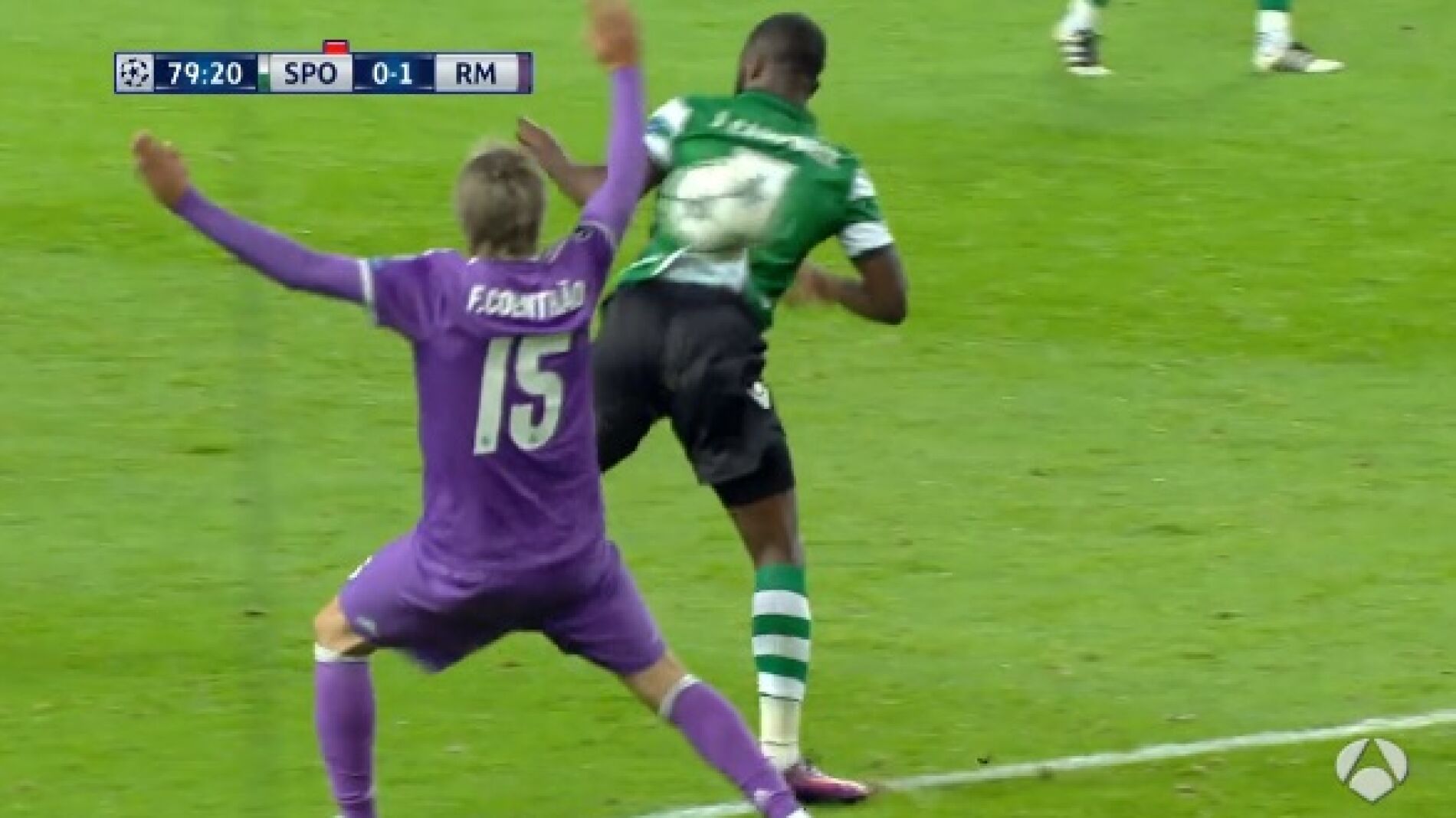 Coentrao hace penalti ante el Sporting de Portugal