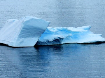 Bloque de hielo en la Antártida