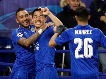 Shinji Okazaki celebra su gol con el Leicester