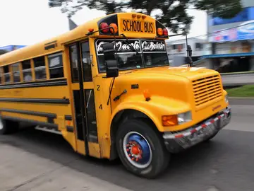 Un autobús escolar Un autobús escolar