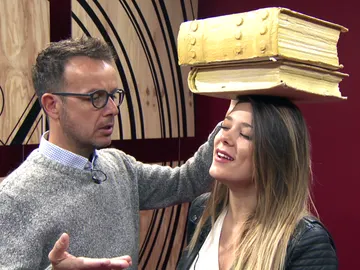 Lorena Gómez trabaja en 'el cuello elegante' de Rocío Dúrcal Lorena Gómez trabaja en 'el cuello elegante' de Rocío Dúrcal