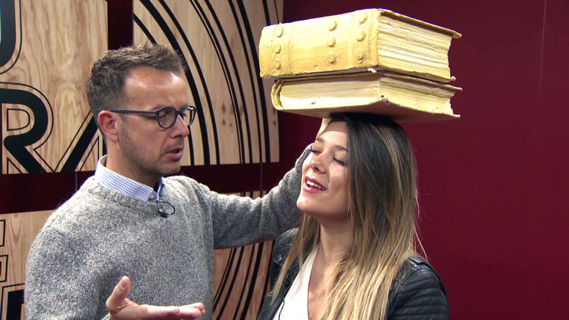 Lorena G&oacute;mez trabaja en 'el cuello elegante' de Roc&iacute;o D&uacute;rcal