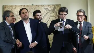 Carles Puigdemont, Oriol Junqueras, Artur Mas y Gabriel Rufián en el acto de apoyo a Francesc Homs