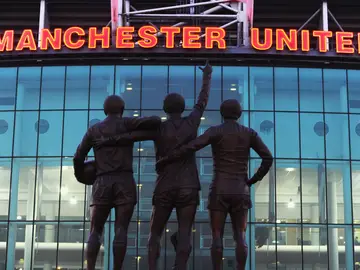 Exterior del estadio de Old Trafford Exterior del estadio de Old Trafford
