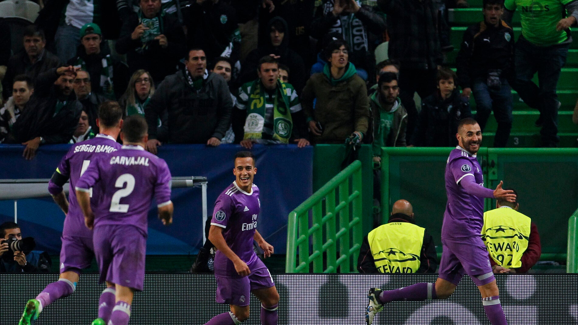 Benzema celebra su gol en Lisboa