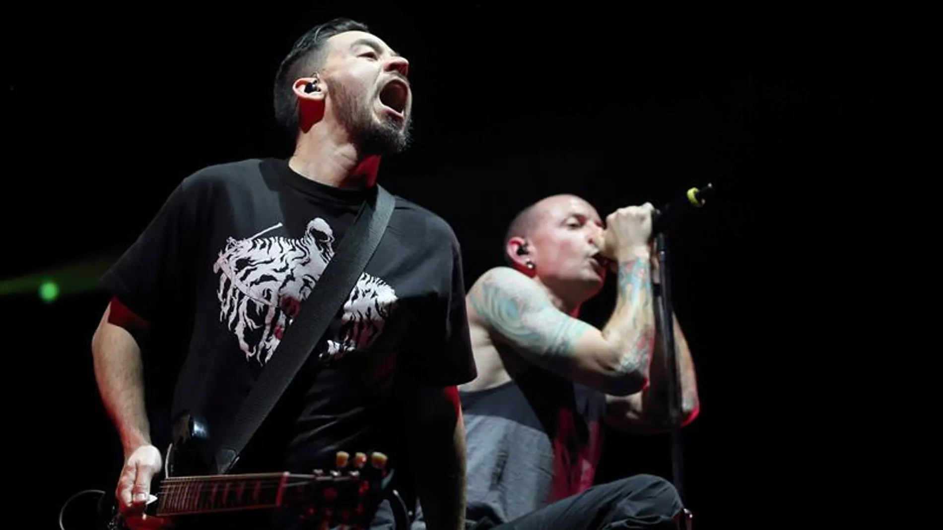 Integrantes de la banda Linkin Park durante un concierto Integrantes de la banda Linkin Park durante un concierto