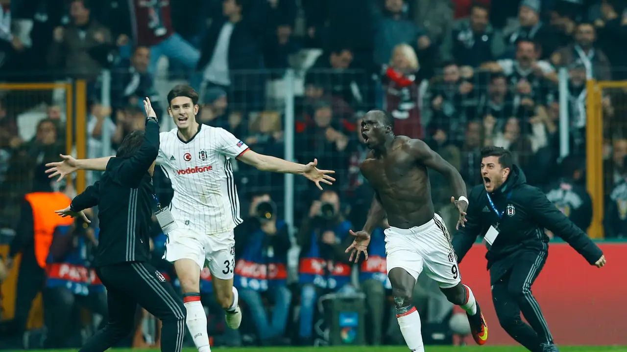 Aboubakar celebra su gol contra el Benfica