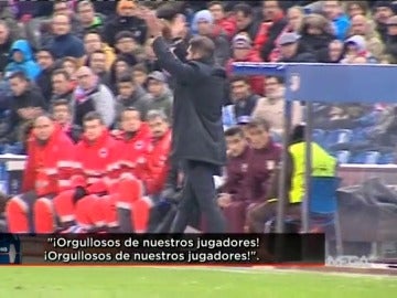 Simeone agradece el apoyo de la grada con aplausos