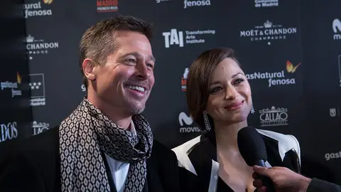 Brad Pitt y Marion Cotillard, muy sonrientes Brad Pitt y Marion Cotillard, muy sonrientes