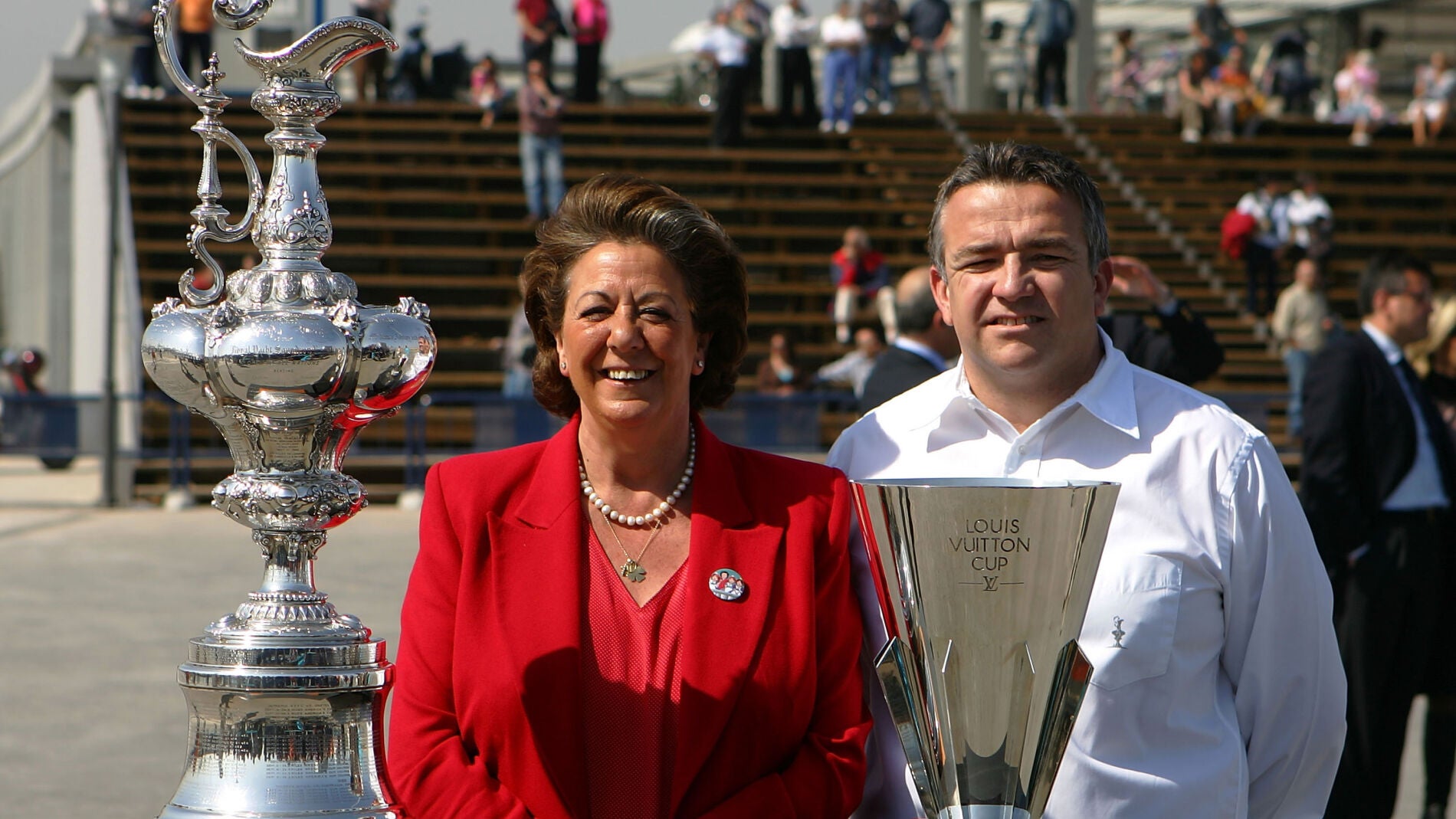Rita Barber&aacute;, en la entrega de una Copa Am&eacute;rica de Vela