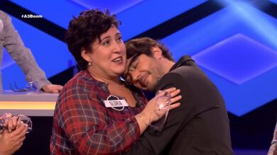 El sensual baile de Juanra Bonet con una de las 'Extremis'
