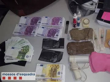 Billetes falsos encontrados en el piso Billetes falsos encontrados en el piso