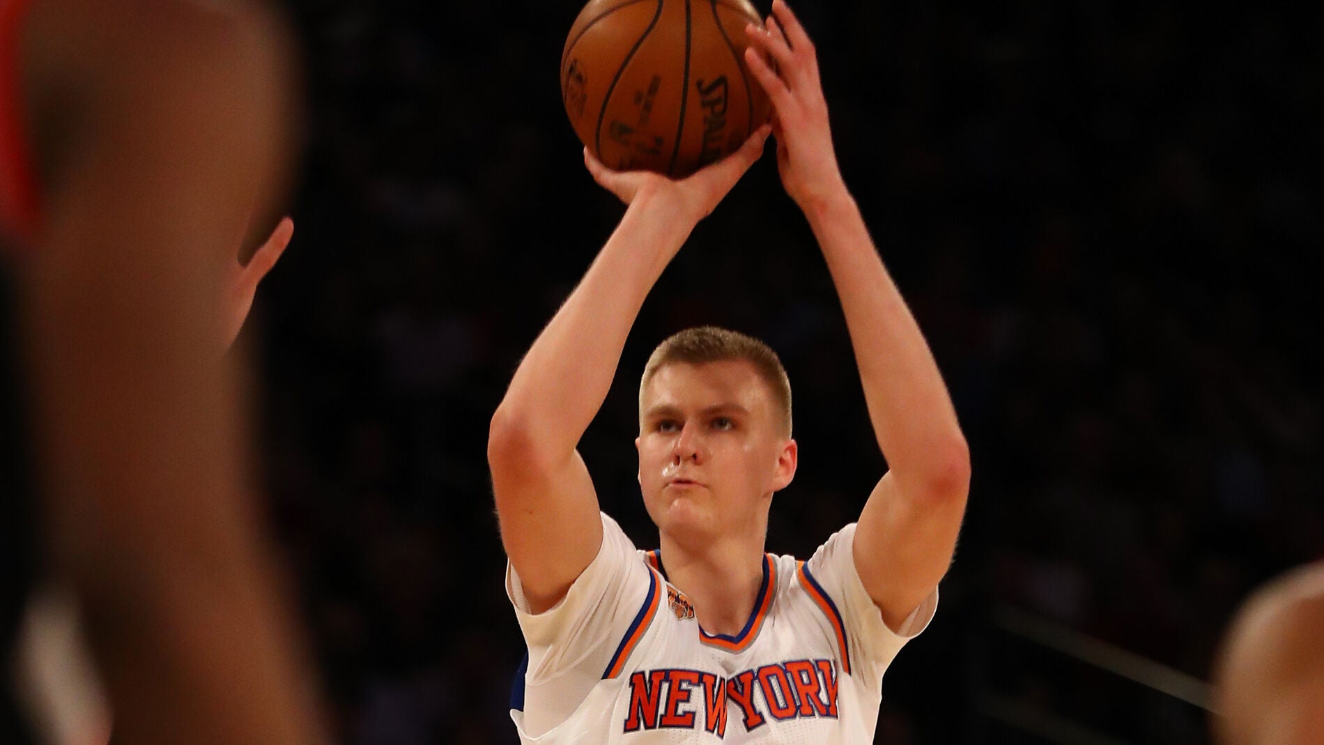 Porzingis tira a canasta con los Knicks