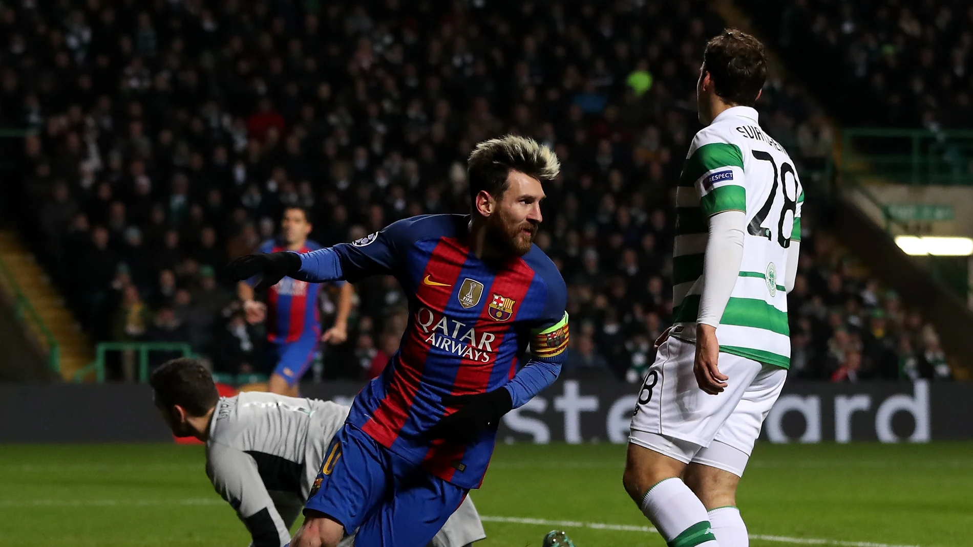 Leo Messi celebra su gol ante el Celtic de Glasgow