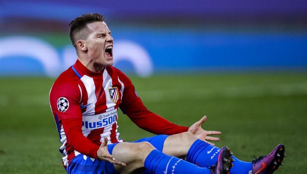 Gameiro, en un momento del encuentro ante el PSV.