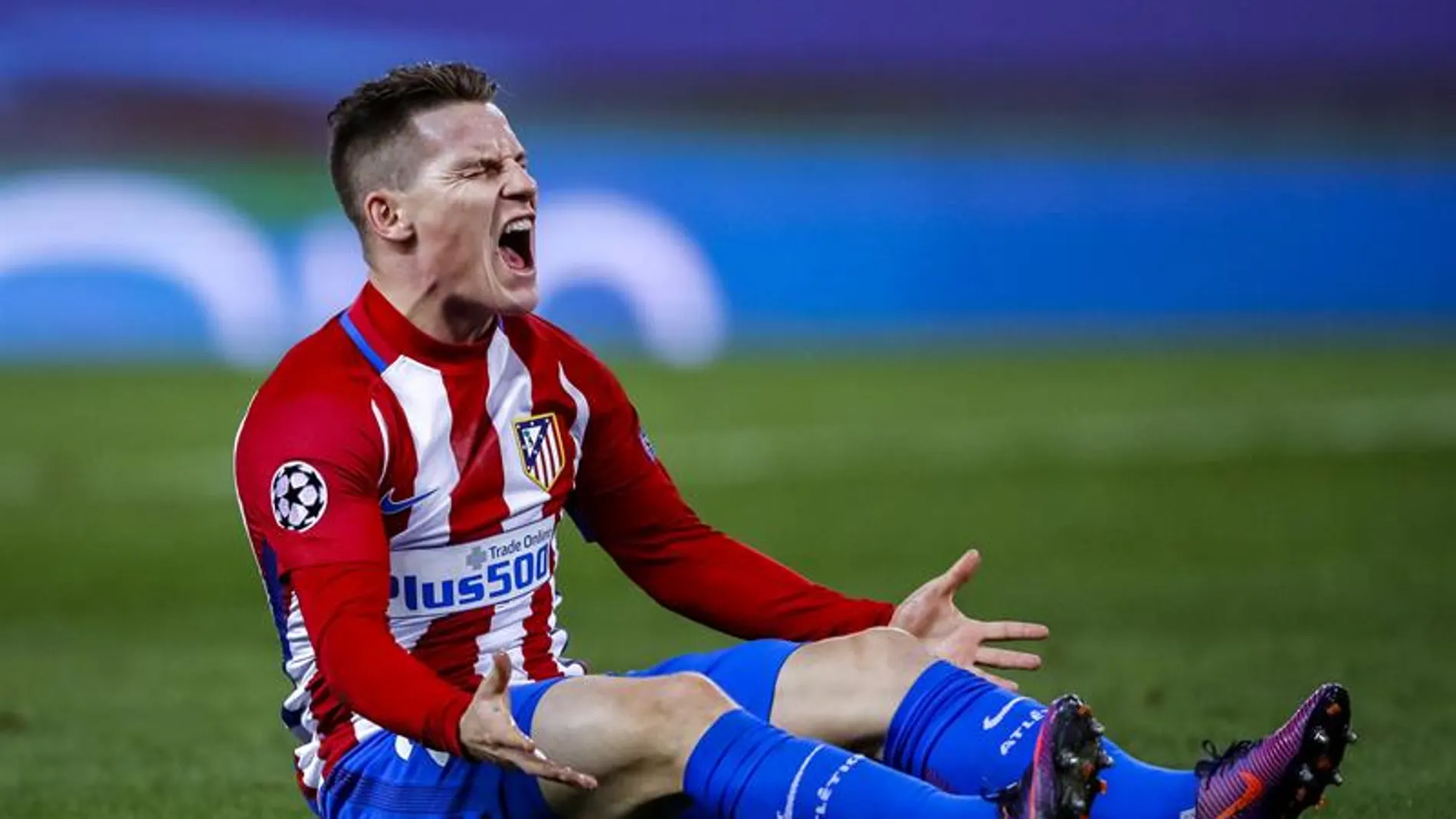 Gameiro, en un momento del encuentro ante el PSV. Gameiro, en un momento del encuentro ante el PSV.