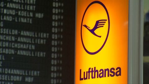 Frame 0.430323 de: Los pilotos prolongar&aacute;n la huelga al jueves tras autorizaci&oacute;n