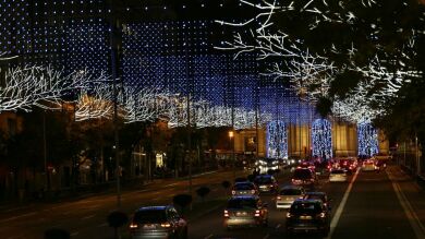 Madrid inaugura el alumbrado de Navidad con novedades como la sincronización de las luces con las campanas del reloj de la Puerta del Sol