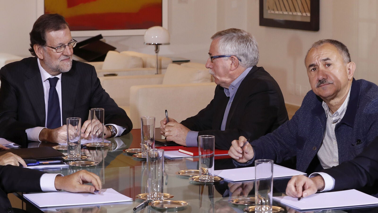 El Gobierno transmite a UGT y CCOO que no derogará la reforma laboral 