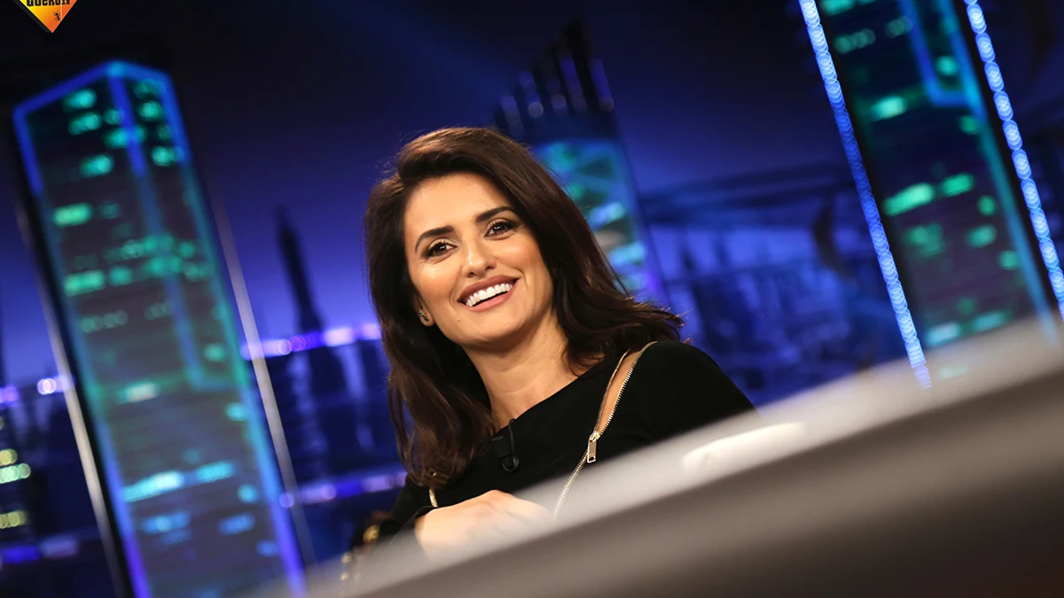 Penélope Cruz confiesa cómo es dormir en la misma cama que Salma Hayek Penélope Cruz confiesa cómo es dormir en la misma cama que Salma Hayek