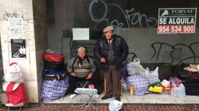 Las redes se vuelcan con Juan y Mari Carmen, dos ancianos de Sevilla que llevan más de un año en la calle