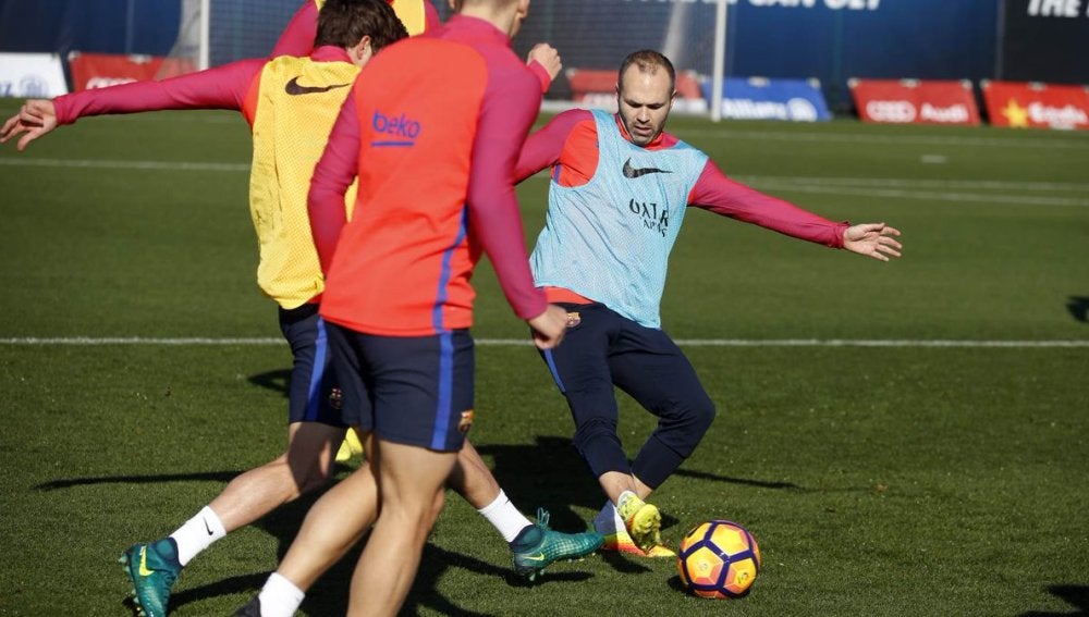 Iniesta, en un entrenamiento
