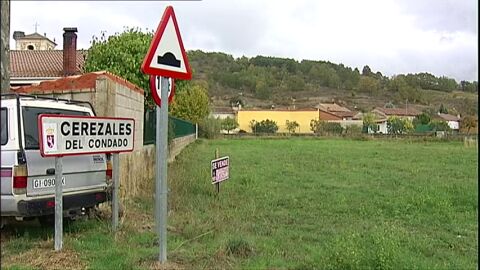 Frame 0.0 de: Un pueblo leon&eacute;s de 30 habitantes hereda una lluvia de millones
