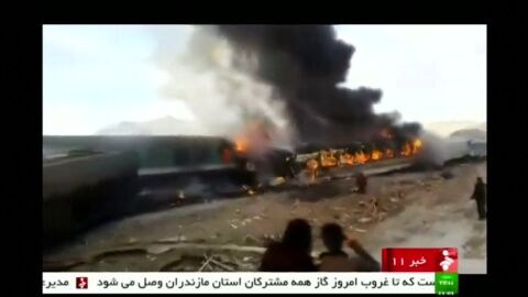 Frame 1.754445 de: Al menos 40 muertos y m&aacute;s de 100 heridos en un choque entre trenes de pasajeros en Ir&aacute;n