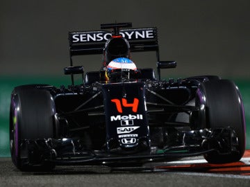 Fernando Alonso rueda en el GP de Abu Dabi