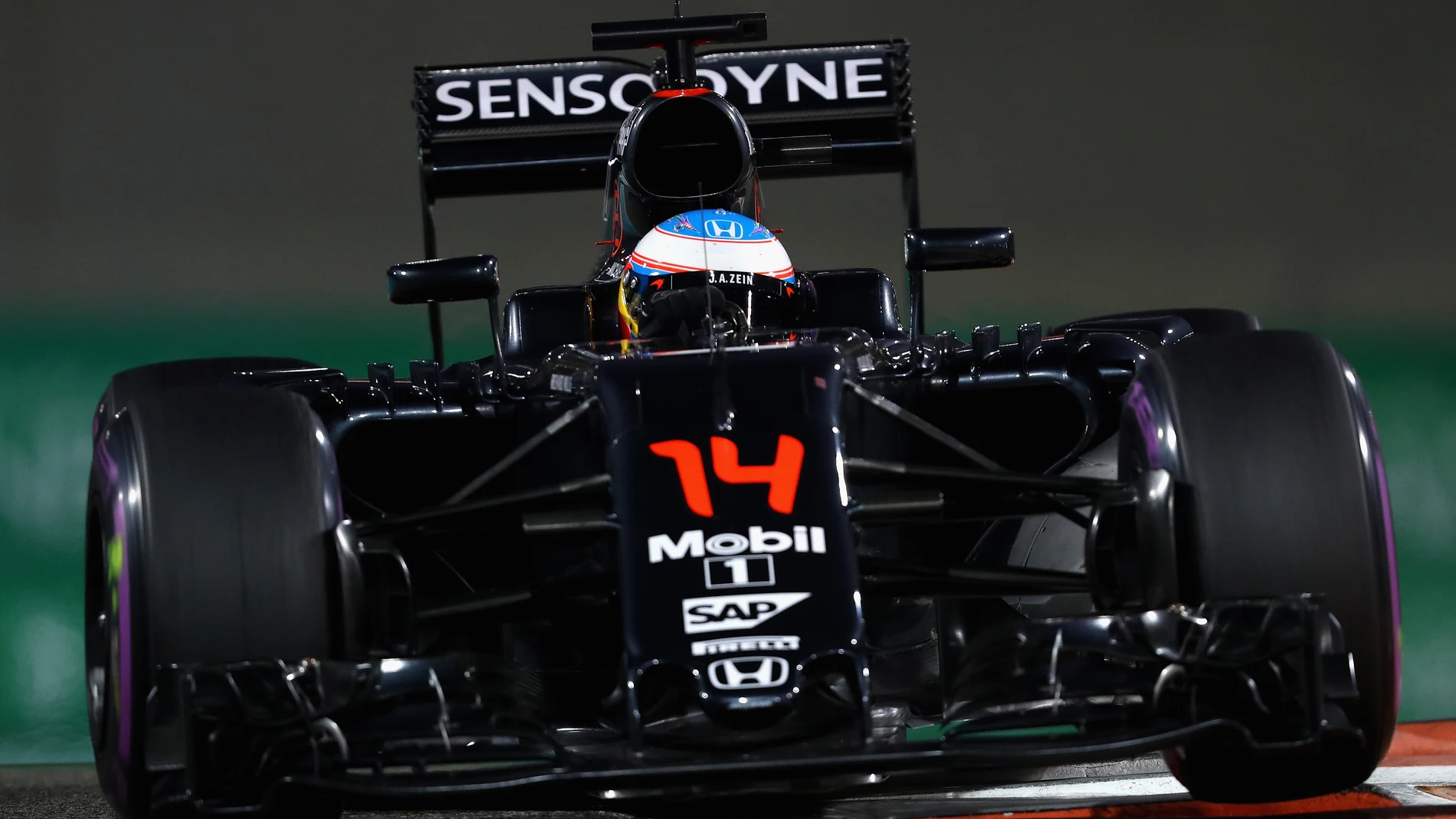 Fernando Alonso rueda en el GP de Abu Dabi