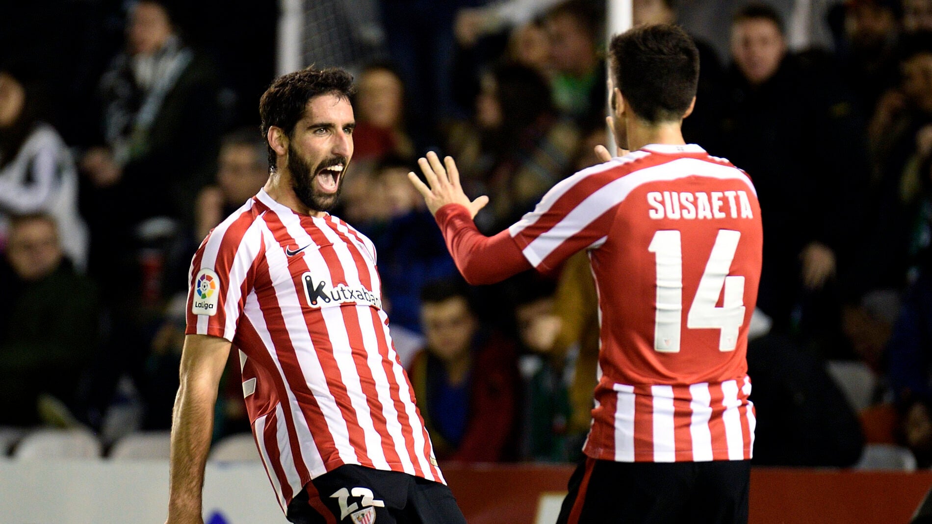 Ra&uacute;l Garc&iacute;a celebra uno de sus goles contra el Racing
