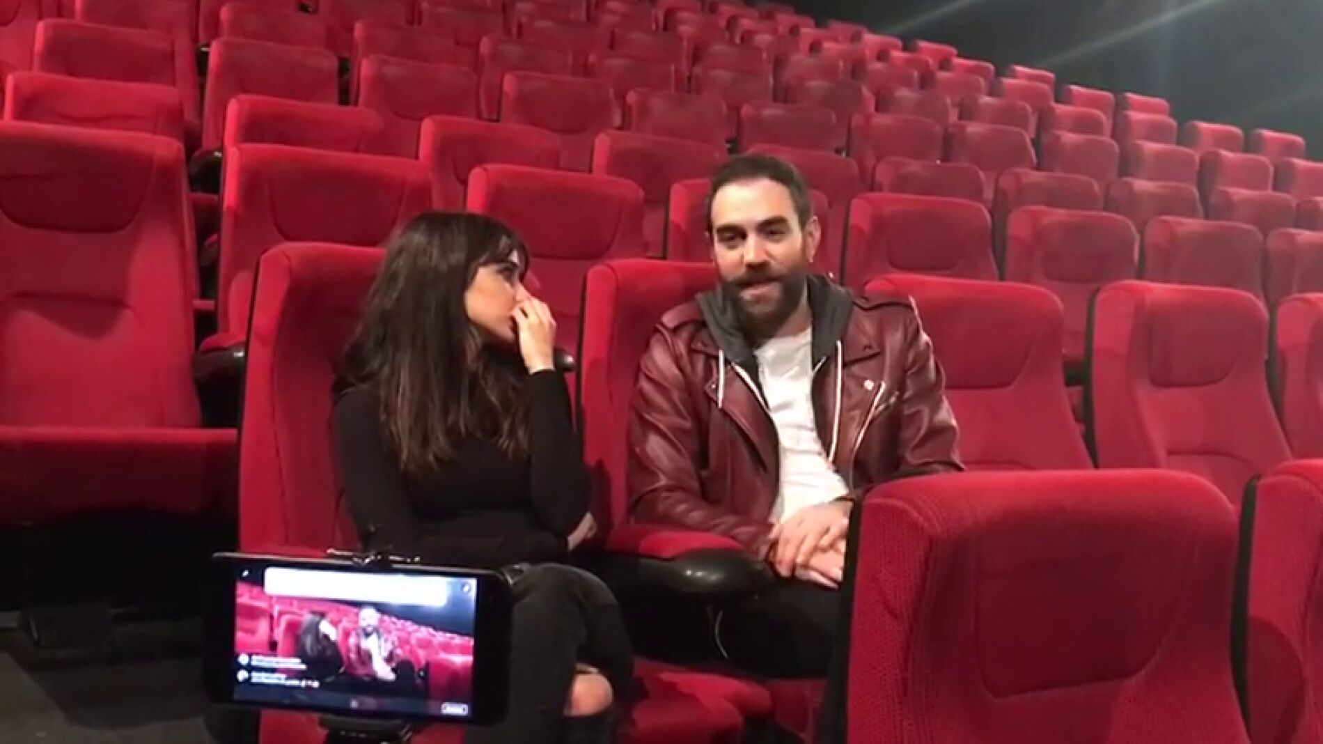 Frame 39.876314 de: Jon Plazaola desvela las locuras y amenazas de la tercera temporada de 'All&iacute; Abajo'