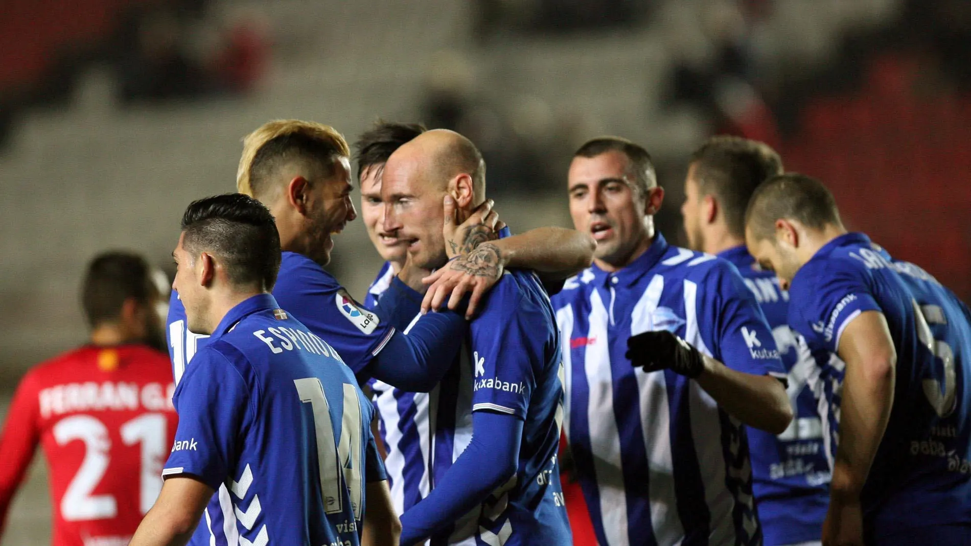 Los jugadores del Alavés celebran uno de los goles contra el Nástic Los jugadores del Alavés celebran uno de los goles contra el Nástic
