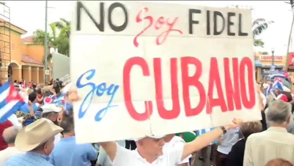 Frame 28.119259 de: Miles de personas se concentran en Miami para exigir democracia en Cuba