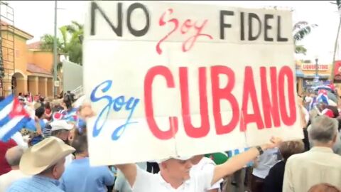 Frame 28.119259 de: Miles de personas se concentran en Miami para exigir democracia en Cuba