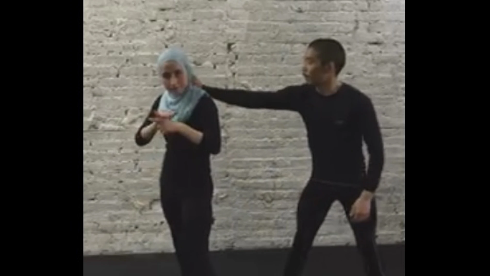 Zaineb Abdulla durante una de sus clases Zaineb Abdulla durante una de sus clases