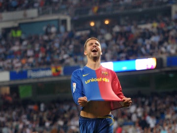 Piqué, celebrando su gol contra el Real Madrid en el 2-6 de 2009