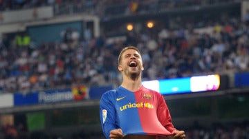 Piqué, celebrando su gol contra el Real Madrid en el 2-6 de 2009