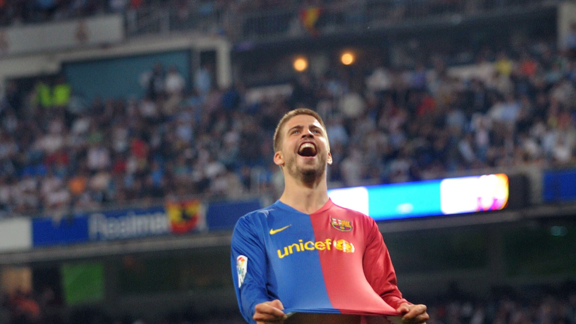 Piqu&eacute;, celebrando su gol contra el Real Madrid en el 2-6 de 2009